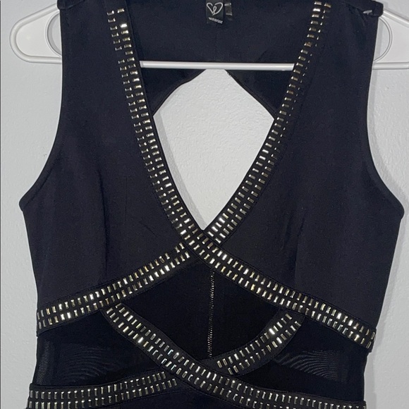 Windsor Chic Black Dress with Gold Detailing - Picture 4 of 4